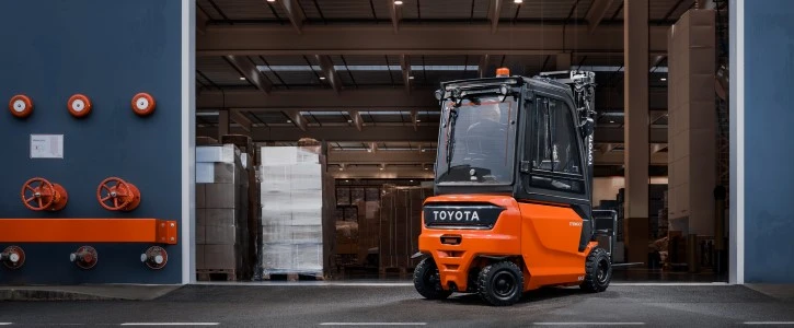 toyota-traigo48_indoor_outdoor-725x300