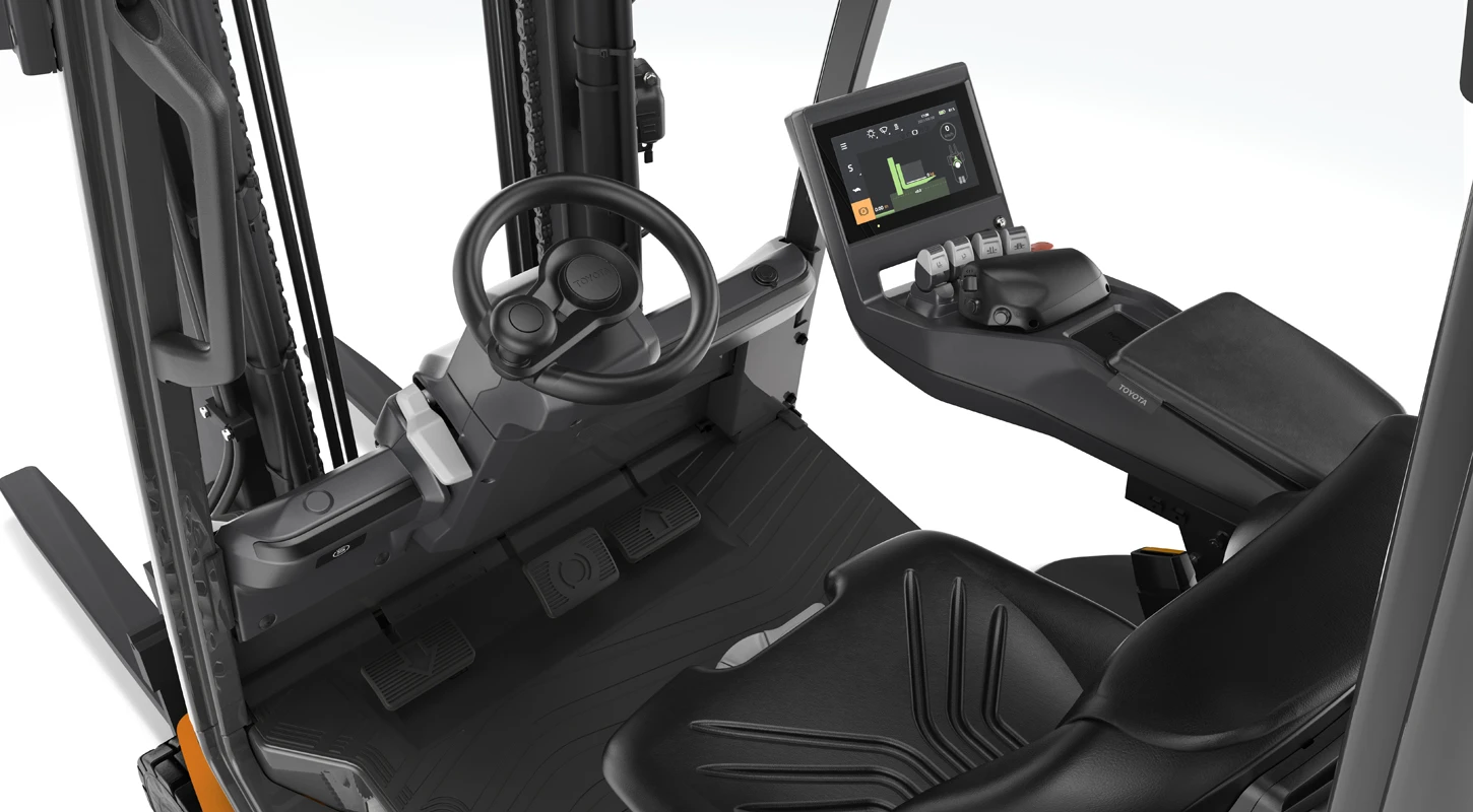 toyota-traigo48_lib_driver-compartment-1450x800